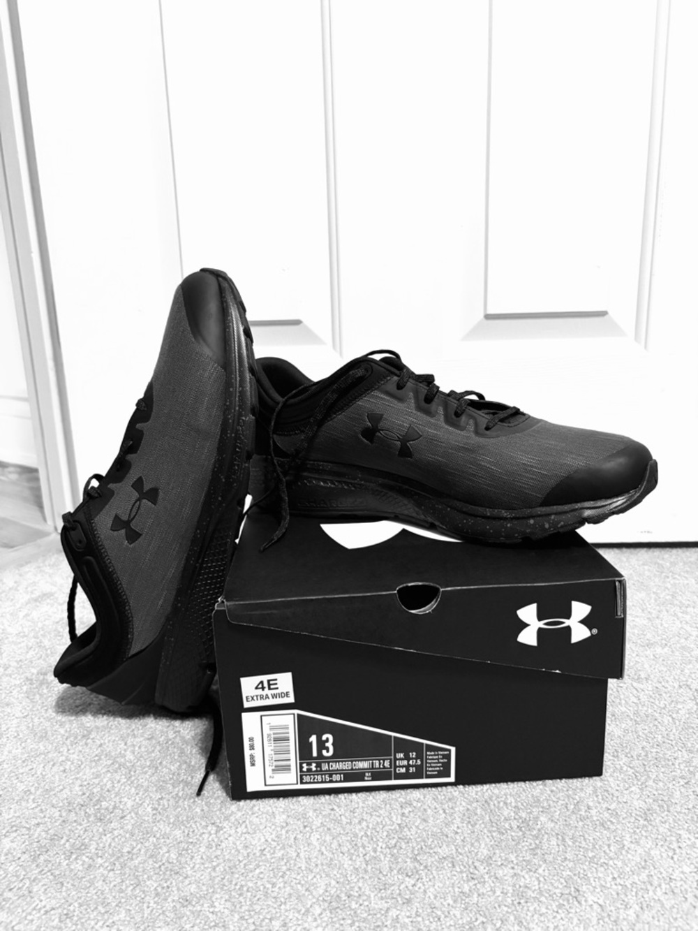 Under Armour “Charged” Men’s Athletic shoes, Black/Dark Gray, size 13  (4E)